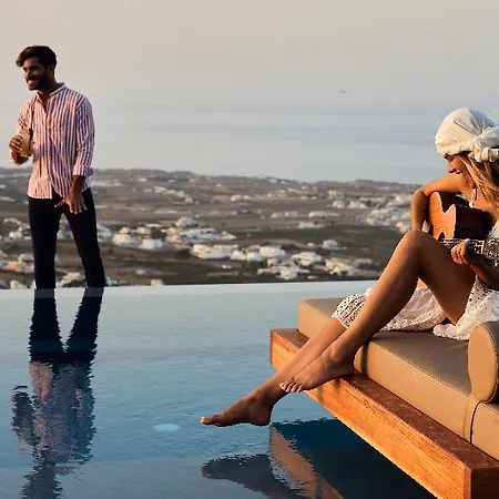 North Santorini - A Luxury 5* Pírgosz