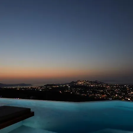 North Santorini - A Luxury Pírgosz